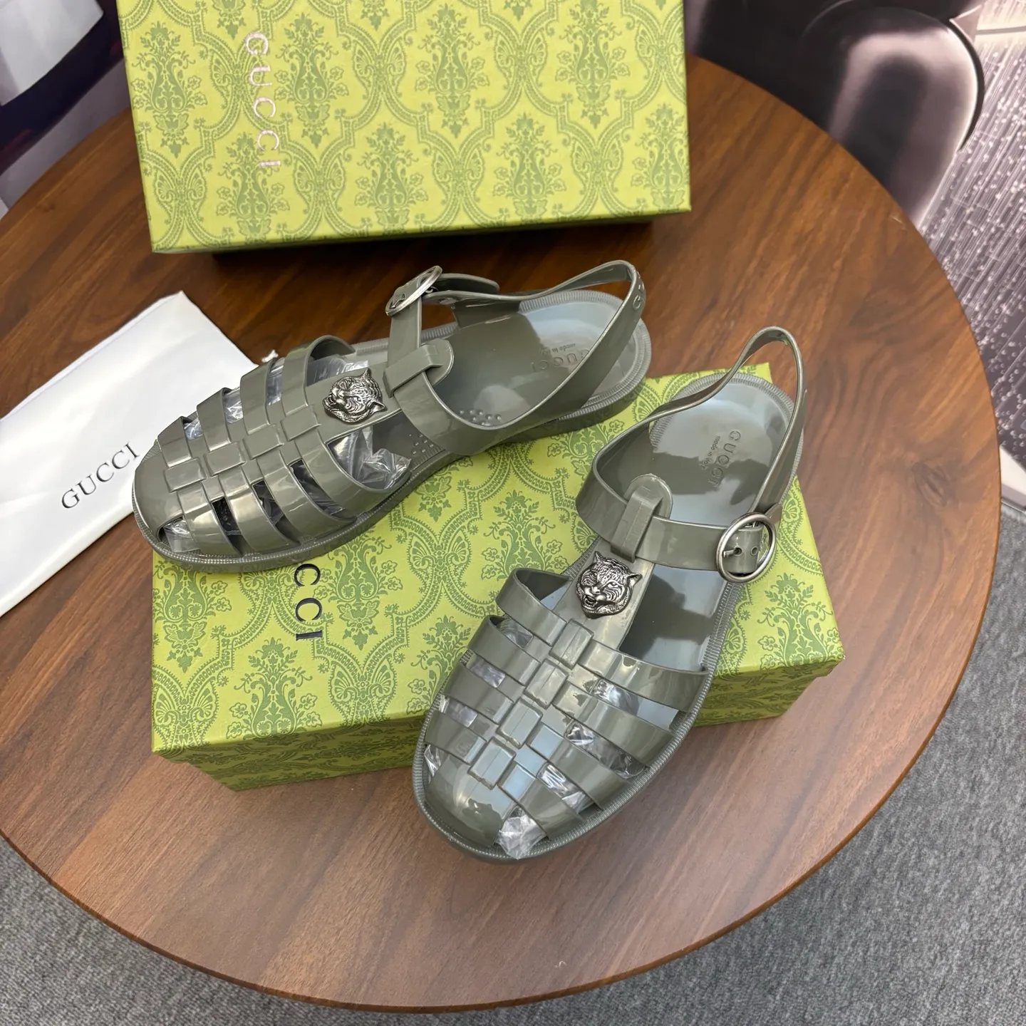 Men's shoes: 260💰[Gucci] sandals, counter quality, top-quality original items, real photos! Original T men's shoes 💰PU material, fine workmanship, comfortable; genuine 1:1 replica Size: 36 ~ 46